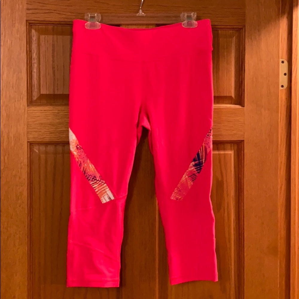 Xersion NWT work out capris size med